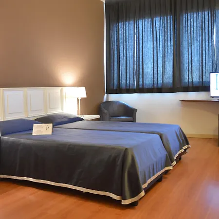 Hotel President-2